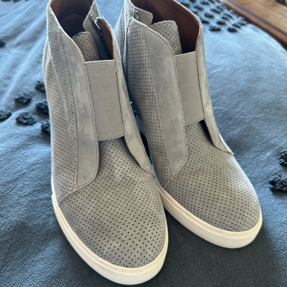 Felicia III Wedge Sneaker
LINEA PAOLO